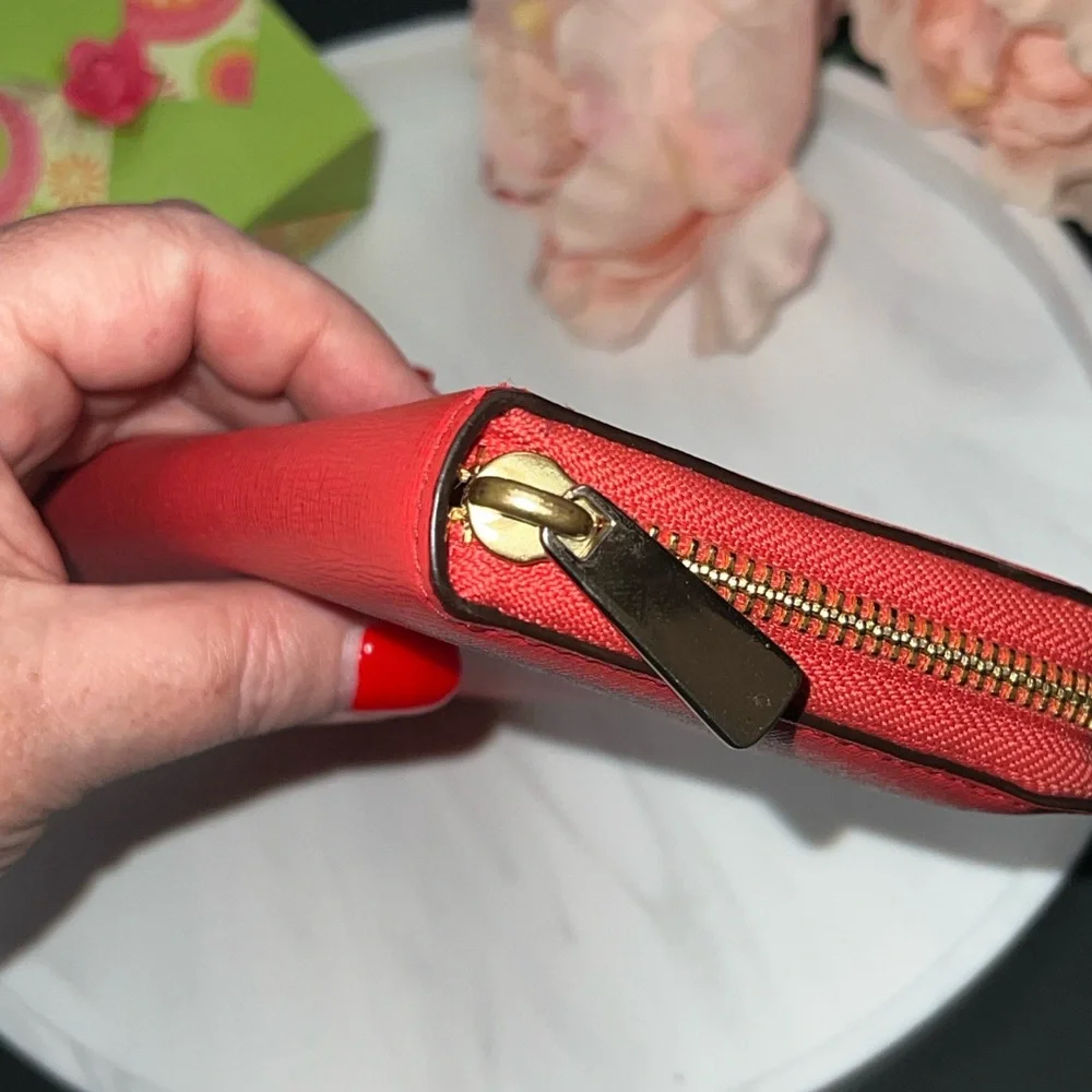 EUC Coach Accordion Zip Wallet in Coral - Picture 6 of 13